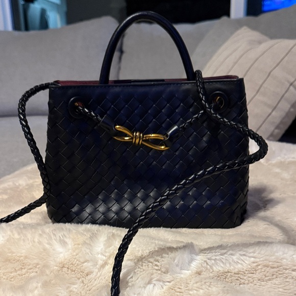 Handbags - Black Woven Handbag